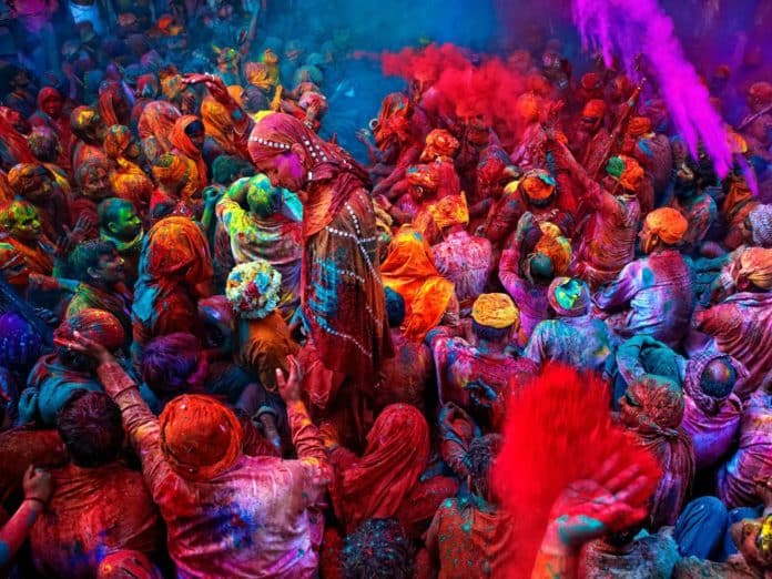 क्या आप जानते हैं प्राचीन काल में कैसे मनायी जाती थी होली? (14 Facts About Holi in Hindi) क्या आप जानते हैं प्राचीन काल में कैसे मनायी जाती थी होली? (14 Facts About Holi in Hindi)
