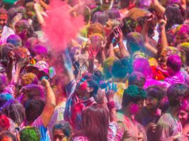 जानिए रंगों को त्यौहार Holi किस राज्य में कैसे मनाया जाता है?