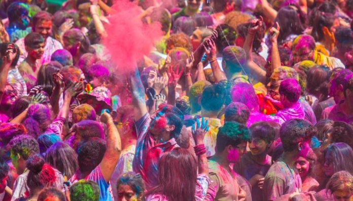 जानिए रंगों को त्यौहार Holi किस राज्य में कैसे मनाया जाता है? जानिए रंगों को त्यौहार Holi किस राज्य में कैसे मनाया जाता है?