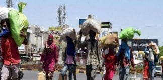 गांवों से शहर नहीं, शहरों से गांव की ओर “पलायन का नया चेहरा” labourers